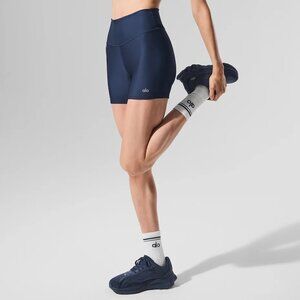 NWT ALO AIRLRFT ENERGY SHORT WOMEN'S YOGA SHORTS IN NAVY BLUE SIZE S M L
